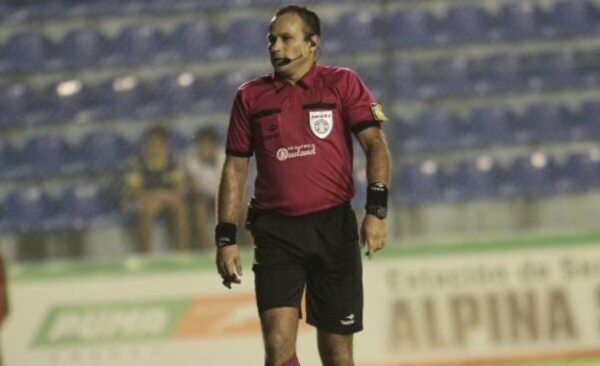 Árbitros en octavos de Copa Paraguay: Giancarlos Juliadoza en el Olimpia-Libertad - Fútbol - ABC Color