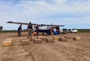 Incautan narcoavioneta con casi 400 kilos de cocaína: Hay 5 detenidos