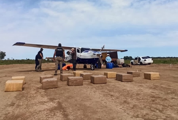 Incautan narcoavioneta con casi 400 kilos de cocaína: Hay 5 detenidos