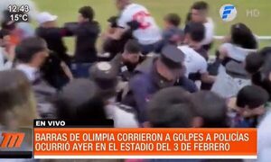 Barras de Olimpia corrieron a golpes a policías | Telefuturo