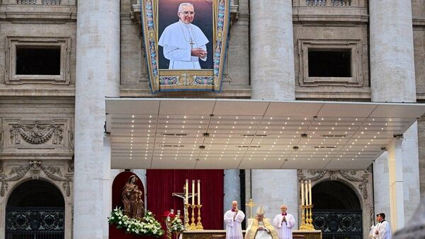 Francisco beatifica a Juan Pablo I, el efímero "papa de la sonrisa"