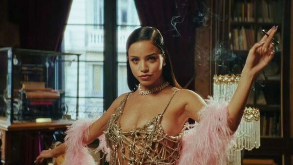 Emilia Mernes está de regreso con “La Chain”