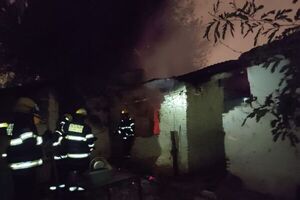 Arrojaron piedras a bomberos por supuestamente acudir tarde a apagar un incendio - Nacionales - ABC Color