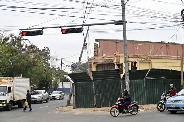 Molino San Luis en demolición: Nenecho nunca debió aprobar estación de servicio, afirman - Nacionales - ABC Color