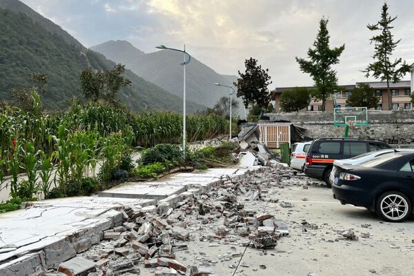 China: Sube a 30 la cantidad de muertos por un fuerte sismo en el suroeste - ADN Digital