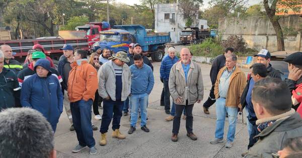La Nación / Sin acuerdo en mesa negociadora: conductores movilizados rechazan propuesta del Gobierno