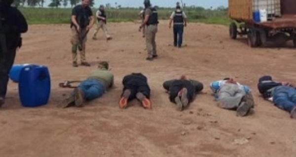 Narcos dispararon contra policías desde avioneta - C9N