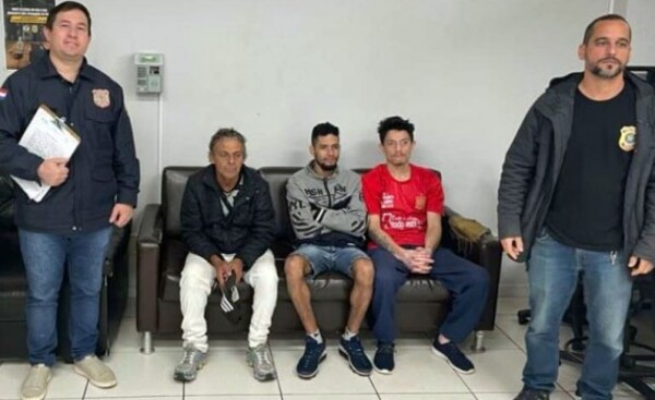Expulsan del país a tres reclusos brasileños