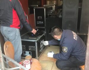 Desconocidos se alzan con equipos musicales de una quinta