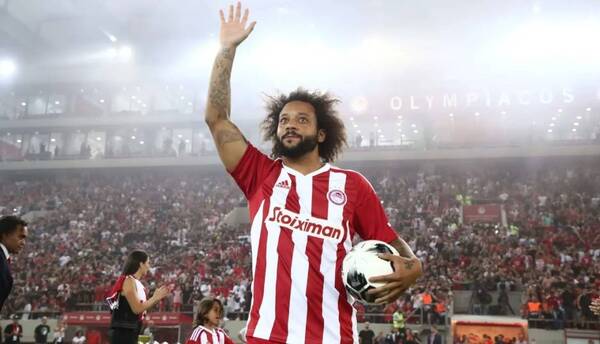 Crónica / [VIDEO] El show del rapai Marcelo en su presentación con el Olympiacos