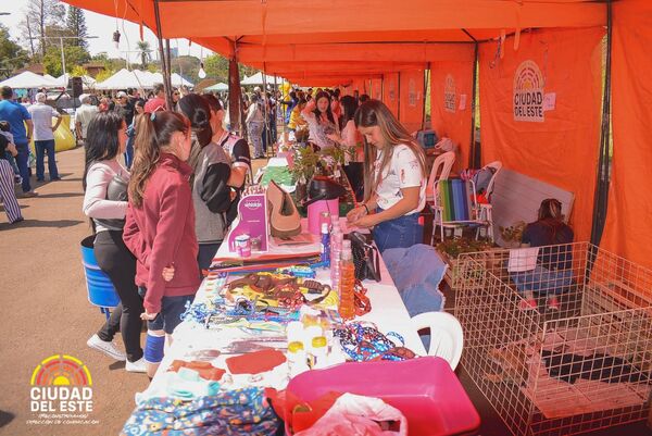 Exitosa y concurrida feria dominguera “Techauka” - Noticde.com