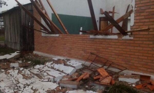 Colapsa aula de escuela ubicada en comunidad indígena de Amambay - Nacionales - ABC Color