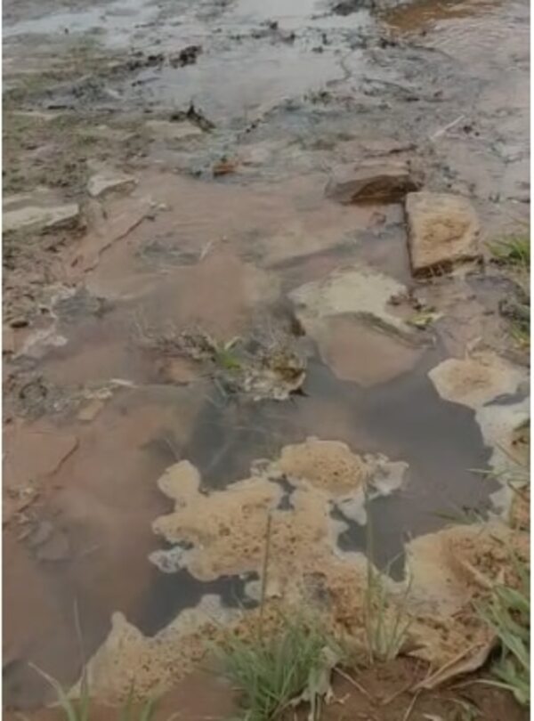 Pérdida de agua en barrio Kennedy de Lambaré - Crónicas Ciudadanas - ABC Color