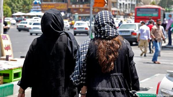 Irán condena a muerte a dos mujeres activistas LGBTI+