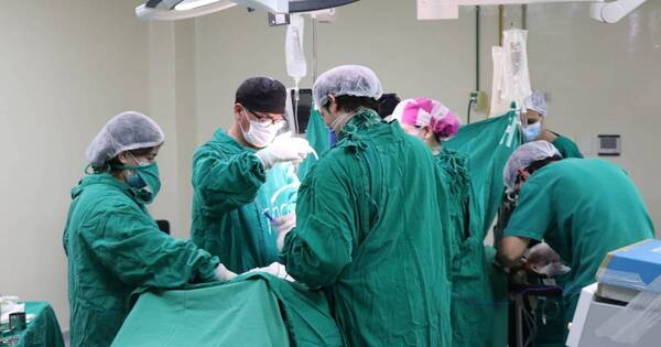 La Nación / Realizan 40 cirugías en Clínicas