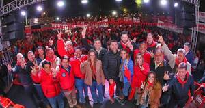 La Nación / Santiago Peña solicitó a los presidentes de seccionales arrasar en la capital del país