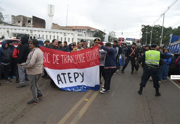 Camioneros harían bloqueo de rutas en todo el país al no lograr acuerdo con el Gobierno | DIARIO PRIMERA PLANA