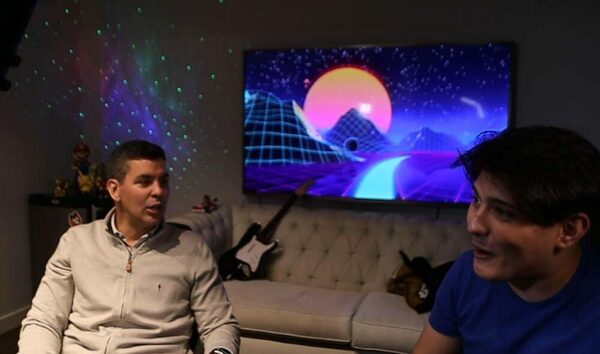 Santi Peña mostró habilidades con el TikTok y video juegos (VIDEO)