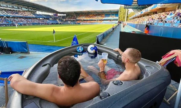 ‘‘VIP’’: Vieron partido en el estadio desde un jacuzzi - OviedoPress