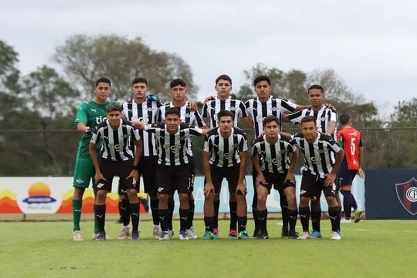 Libertad sigue liderando la Sub 17   - Libertad - ABC Color