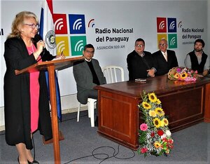 Presentaron libro sobre la historia de los 80 años de Radio Nacional del Paraguay - .::Agencia IP::.