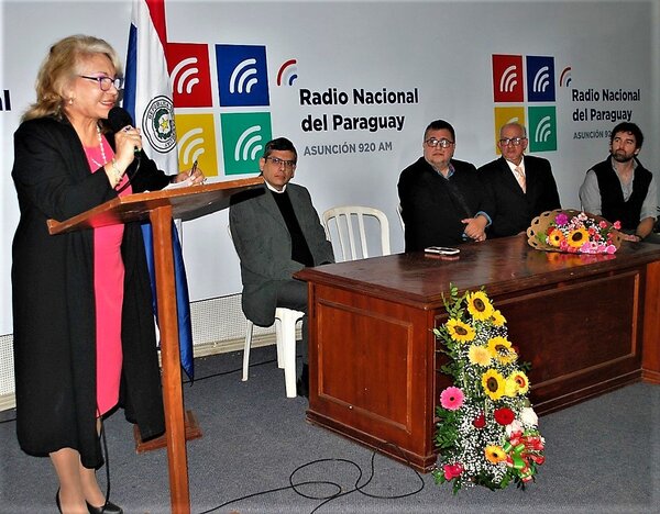 Presentaron libro sobre la historia de los 80 años de Radio Nacional del Paraguay - .::Agencia IP::.