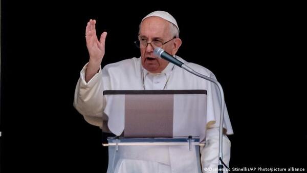 Papa Francisco no podrá viajar a Kiev o Moscú por su rodilla