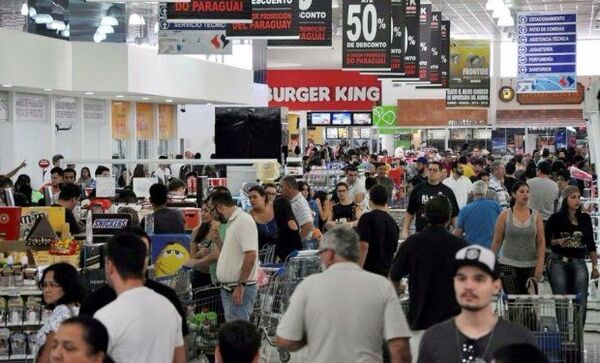 Director de Policía dio instrucciones de "no molestar" a compradores durante Black Friday