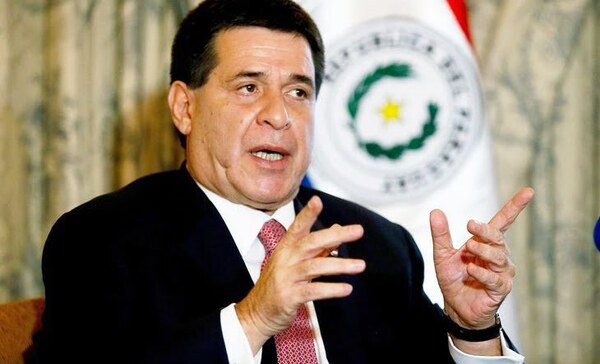 Presentan pedido de pérdida de investidura para Horacio Cartes - Noticiero Paraguay