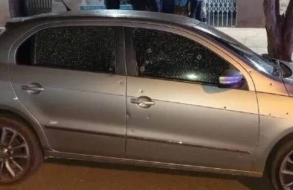 Crónica / Rocían con bala auto de alumno de colegio pyhare en Pedro Juan