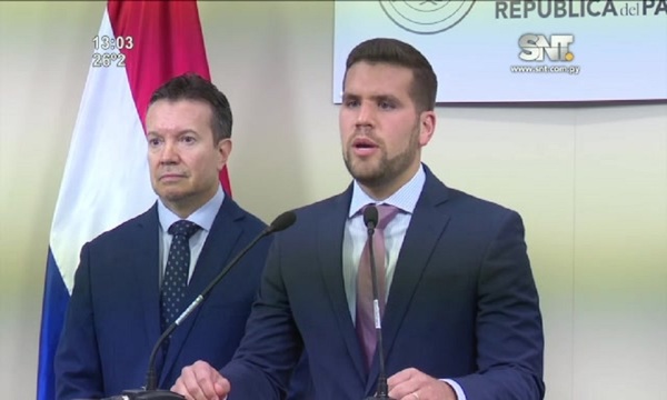 Hutteman anuncia cambios en el Gabinete - SNT