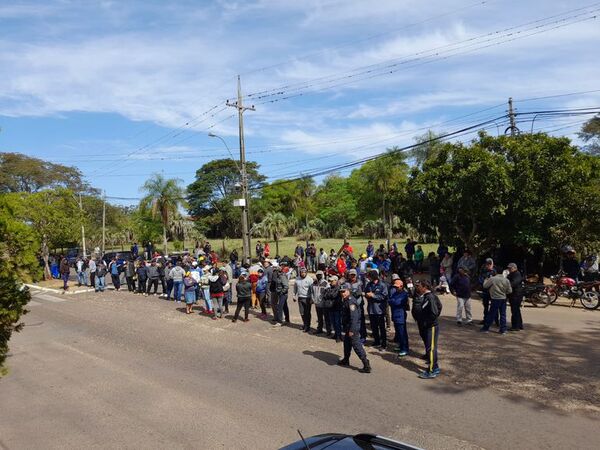 Pescadores piden resarcimiento a Yacyretá en Ayolas - Nacionales - ABC Color