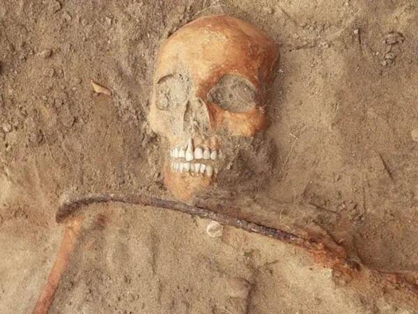 Crónica / ¡Ndesapature! En Polonia desenterraron los restos de una “mujer vampira”