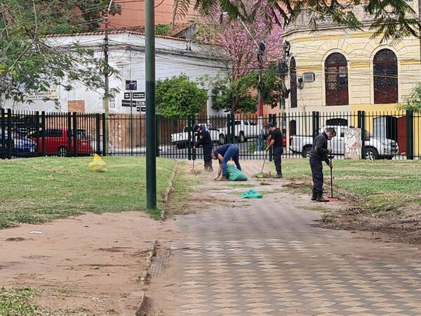 Diputados posterga concesión o padrinazgo al Congreso de las plazas aledañas de Asunción - Política - ABC Color