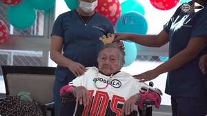 Crónica / [VIDEO] ¡105 años de María Angélica, la abuelita más fanática de la "O"!
