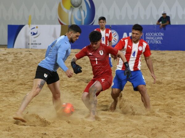 Con miras al cuadrangular internacional de Fútbol Playa - APF