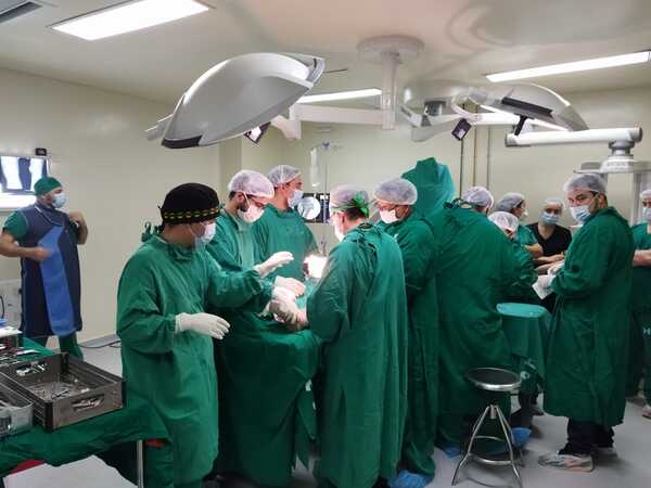 Paciente politraumatizado accede a compleja cirugía con injerto óseo •