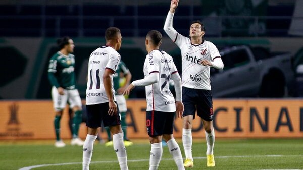 Atlético Paranaense dio el batacazo y dejó afuera al actual bicampeón de la Libertadores