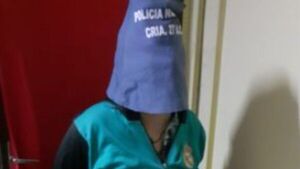 Pillaron a una ladrona dentro de su casa