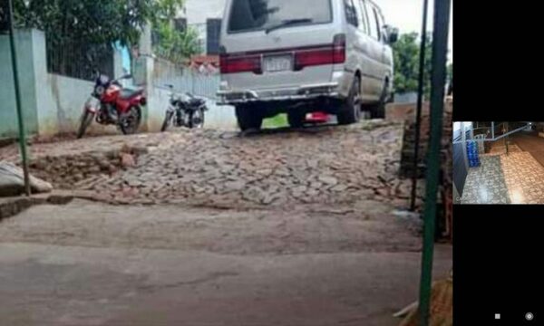 Presuntos policías asaltan vivienda y roban furgón