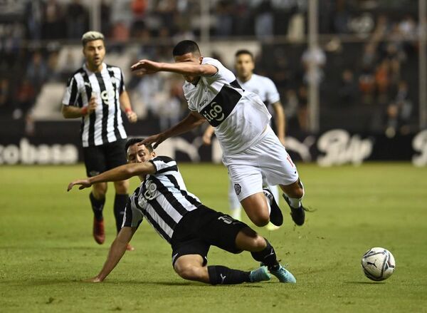 Olimpia-Libertad, el clásico por un lugar en cuartos de la Copa Paraguay  - Fútbol - ABC Color