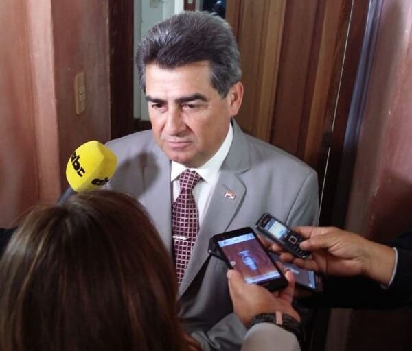 Diputado colorado califica de “estúpida” a legisladora liberal Celeste Amarilla - Política - ABC Color