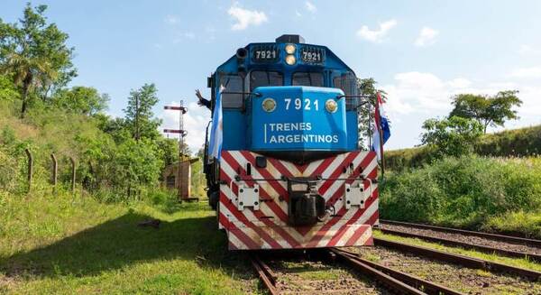 Después de 7 años volvió el tren internacional Posadas — Encarnación