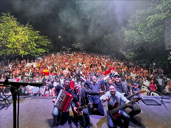 Tierra Adentro ofreció un multitudinario show en Madrid - Te Cuento Paraguay