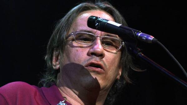 Crónica / El cantante de "Enanitos verdes" está internado en "estado grave"