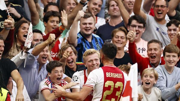 El Ajax se luce ante el Rangers