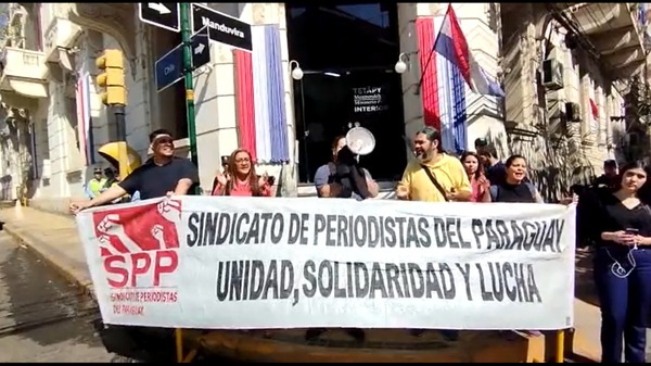 Miembros del Sindicato de Periodistas protestan frente al Ministerio del Interior - ADN Digital