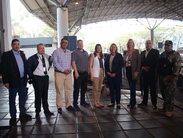 Titular de Migraciones se reunió con la cónsul general de Estados Unidos · Radio Monumental 1080 AM