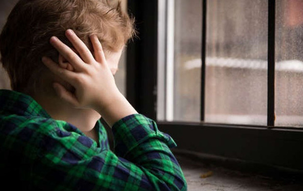 Niño autista vive un calvario por culpa de su vecino que escucha música a todo volumen en Coronel Oviedo – Prensa 5