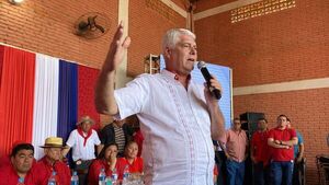 Video: “Dios ungirá como rey” a Arnoldo Wiens, dice presentador en acto político - Política - ABC Color